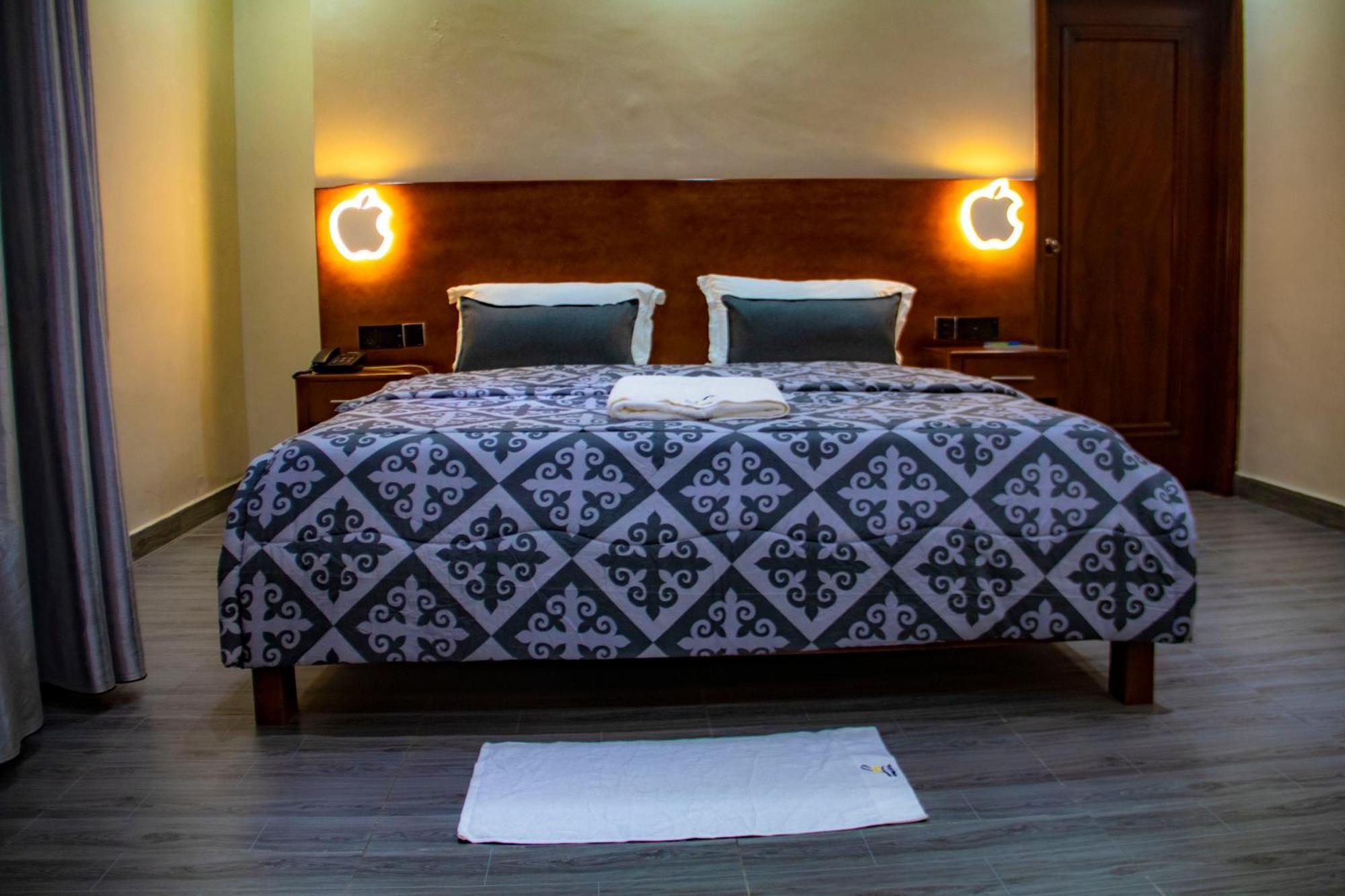 Hotel L'Apero Cotonou Eksteriør billede