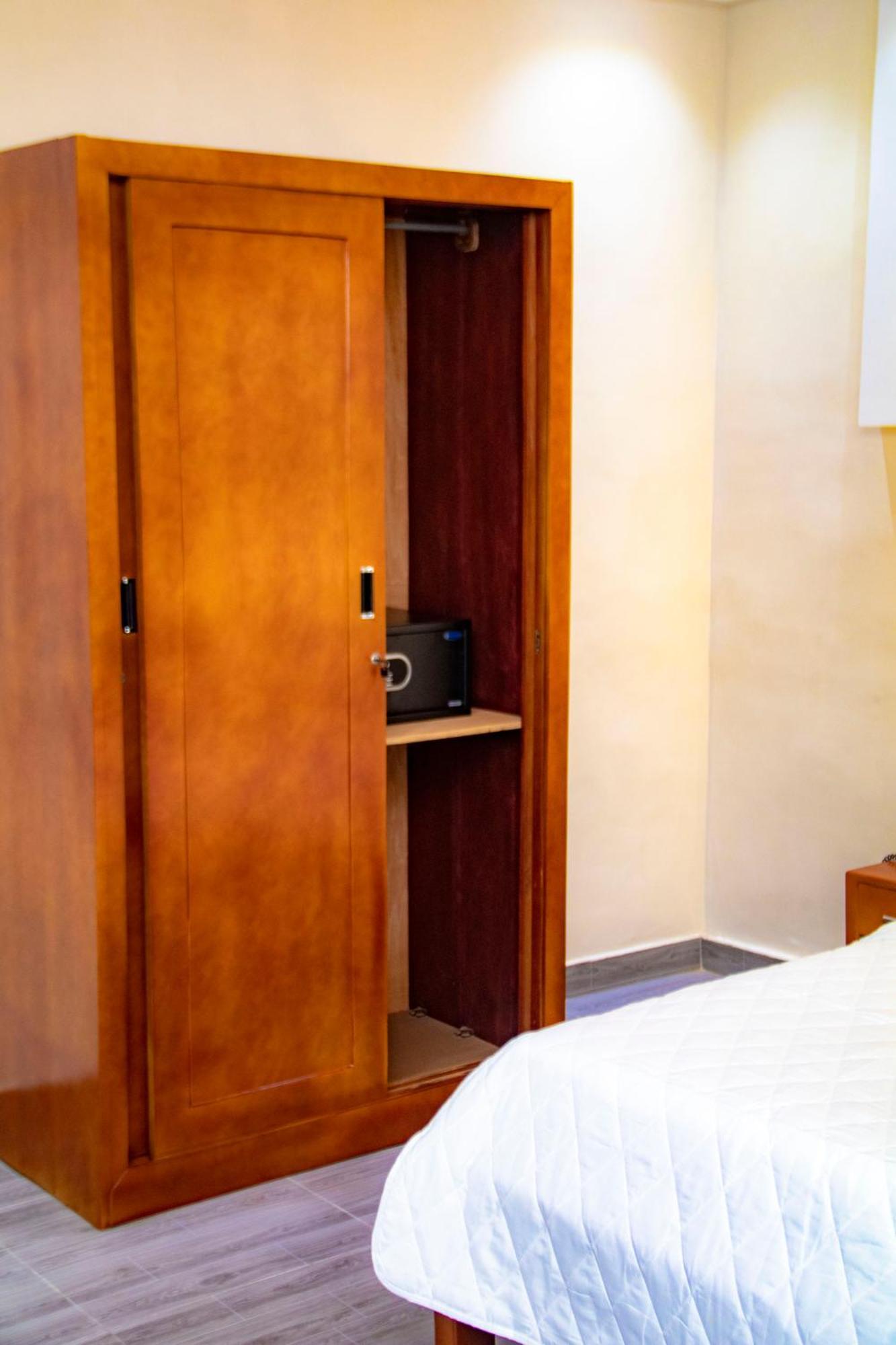 Hotel L'Apero Cotonou Eksteriør billede
