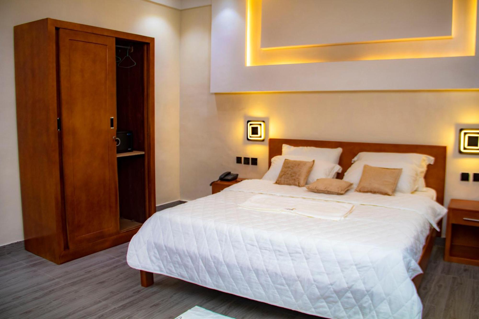 Hotel L'Apero Cotonou Eksteriør billede